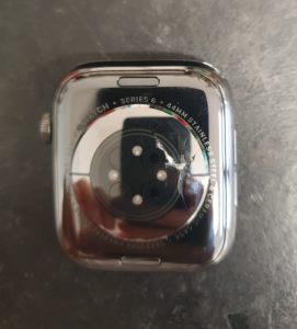 Apple Watch 6 44mm Rückseite gesprungen